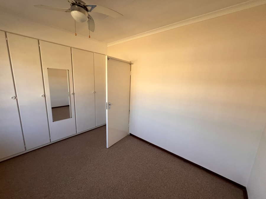 To Let 2 Bedroom Property for Rent in Glenvista Gauteng