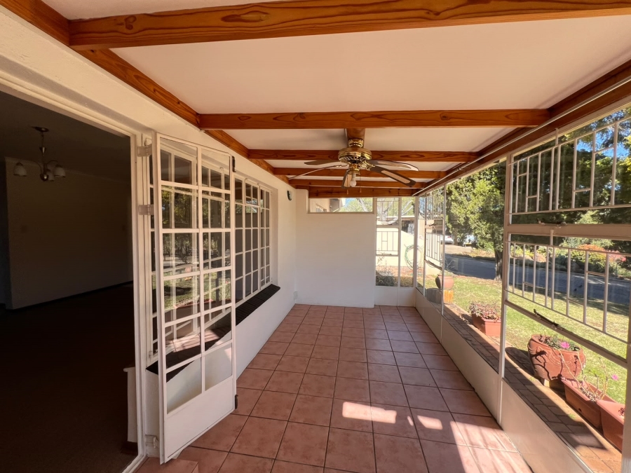 To Let 2 Bedroom Property for Rent in Glenvista Gauteng