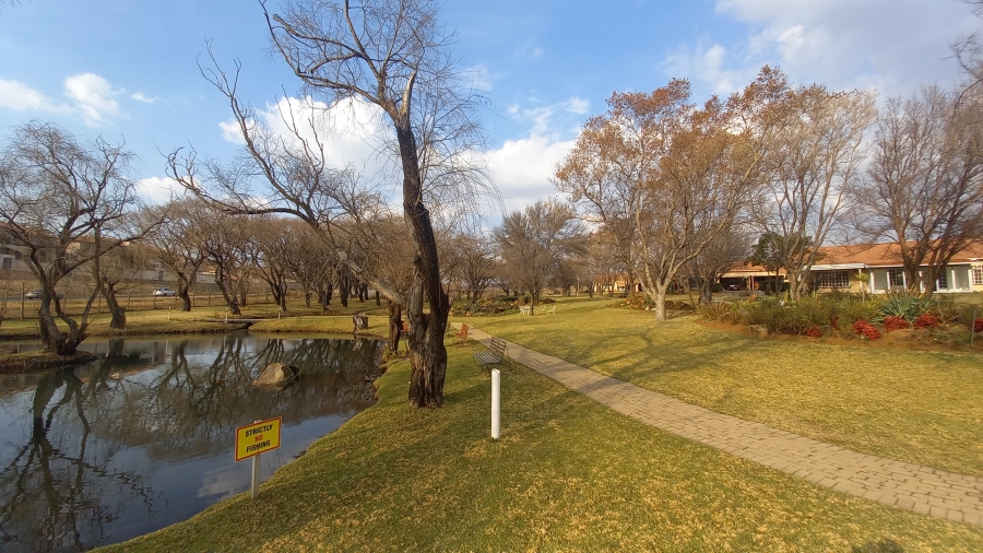 To Let 2 Bedroom Property for Rent in Glenvista Gauteng