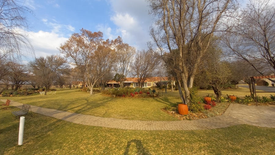 To Let 2 Bedroom Property for Rent in Glenvista Gauteng