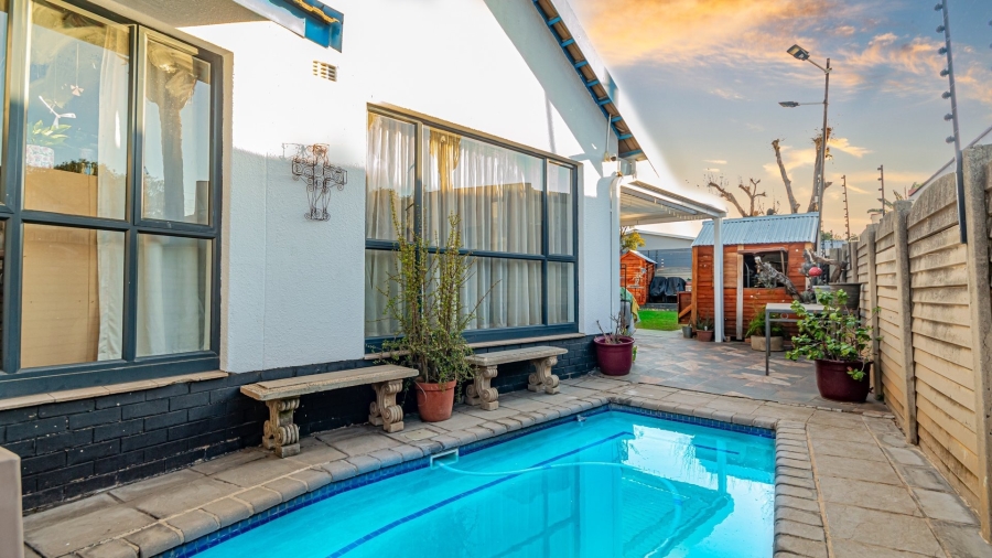 4 Bedroom Property for Sale in Raceview Gauteng