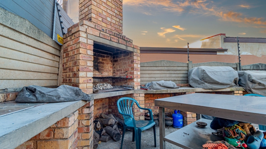 4 Bedroom Property for Sale in Raceview Gauteng