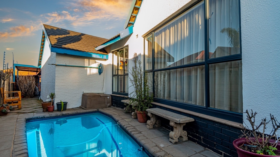4 Bedroom Property for Sale in Raceview Gauteng