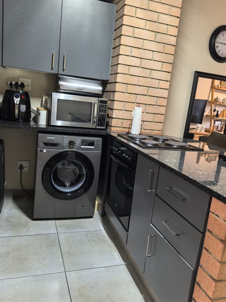 To Let 2 Bedroom Property for Rent in Waterfall Ridge Gauteng