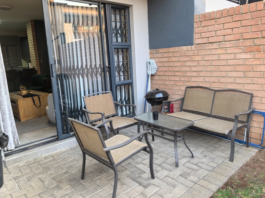 To Let 2 Bedroom Property for Rent in Waterfall Ridge Gauteng