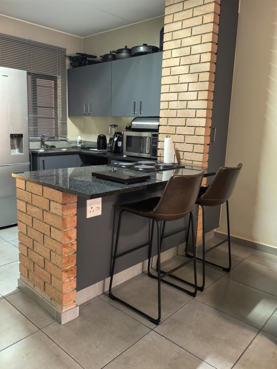 To Let 2 Bedroom Property for Rent in Waterfall Ridge Gauteng