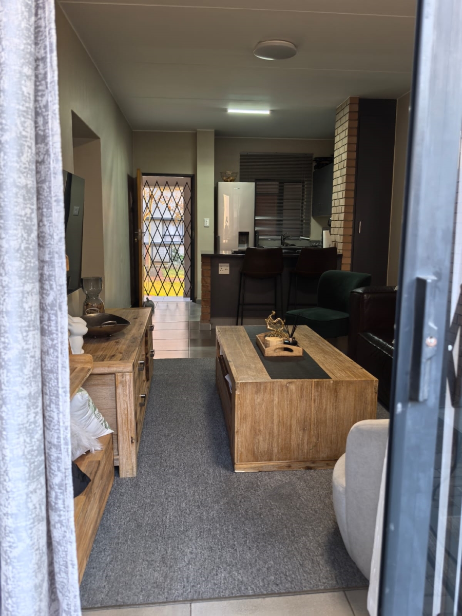 To Let 2 Bedroom Property for Rent in Waterfall Ridge Gauteng