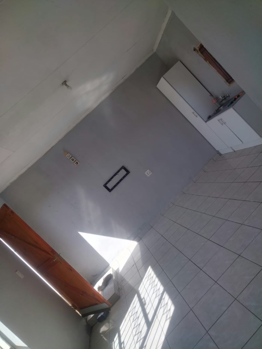 2 Bedroom Property for Sale in Klippoortje Gauteng