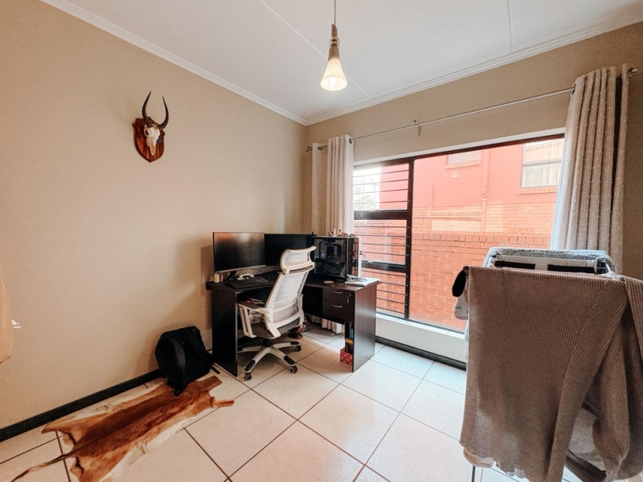 2 Bedroom Property for Sale in Greenstone Hill Gauteng
