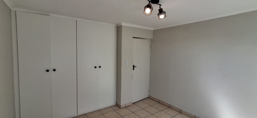 2 Bedroom Property for Sale in Little Falls Gauteng