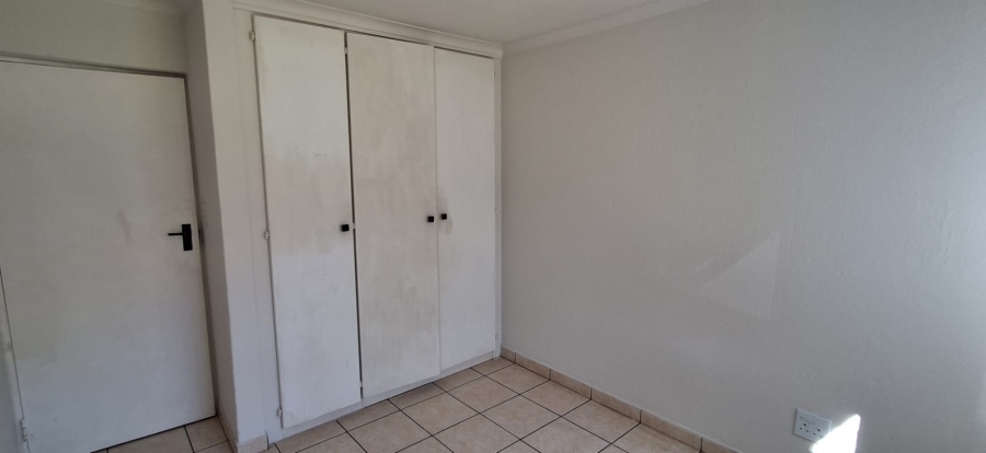 2 Bedroom Property for Sale in Little Falls Gauteng