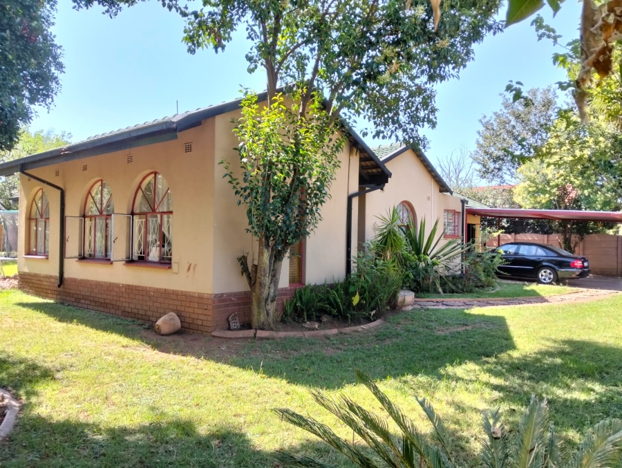 To Let 4 Bedroom Property for Rent in Glen Marais Gauteng