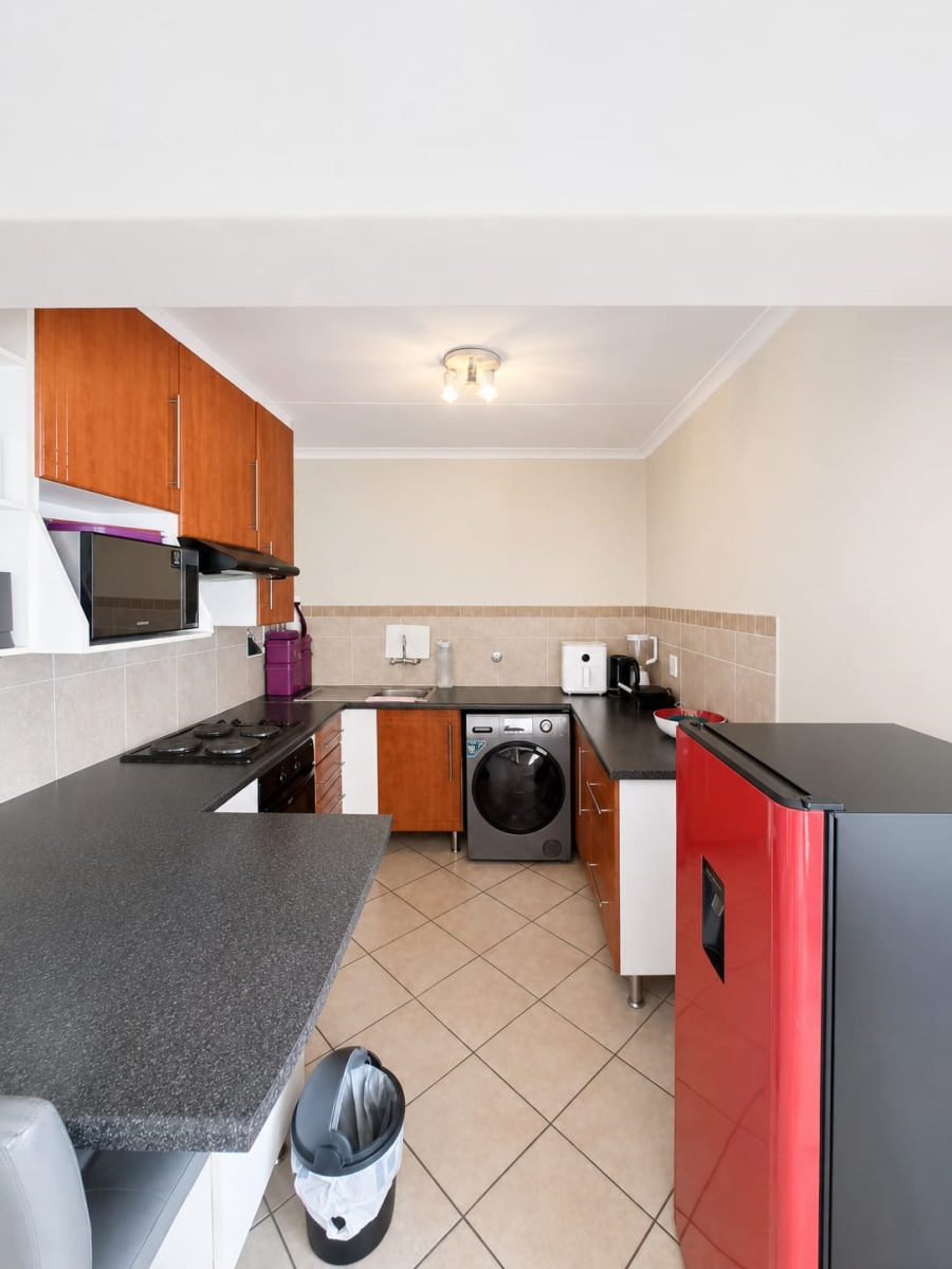 2 Bedroom Property for Sale in Erand Gardens Gauteng