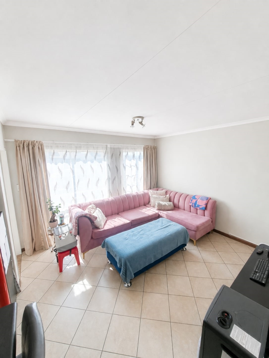 2 Bedroom Property for Sale in Erand Gardens Gauteng