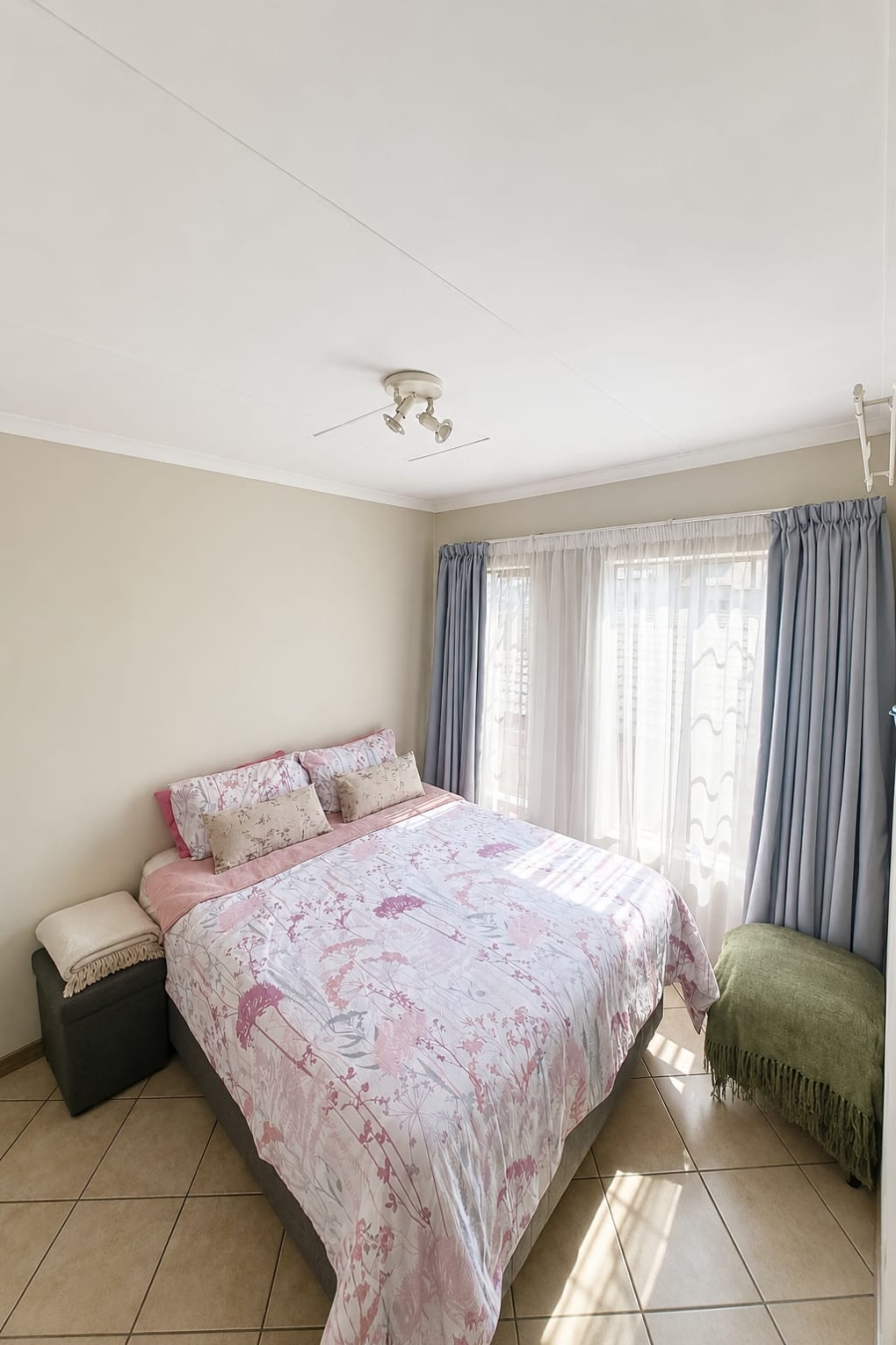 2 Bedroom Property for Sale in Erand Gardens Gauteng
