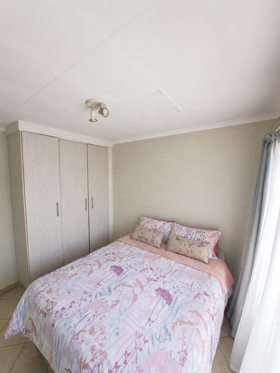 2 Bedroom Property for Sale in Erand Gardens Gauteng