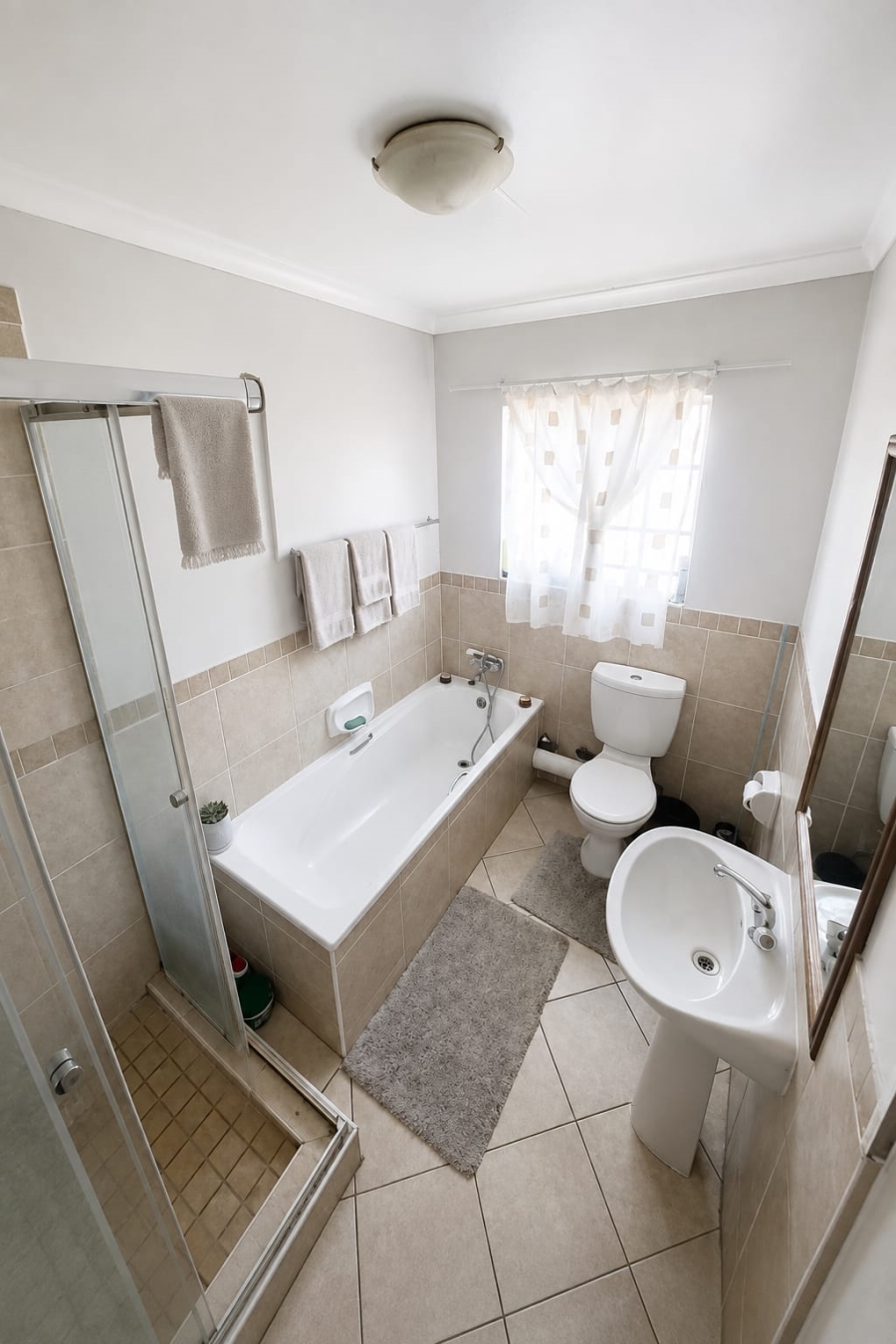 2 Bedroom Property for Sale in Erand Gardens Gauteng