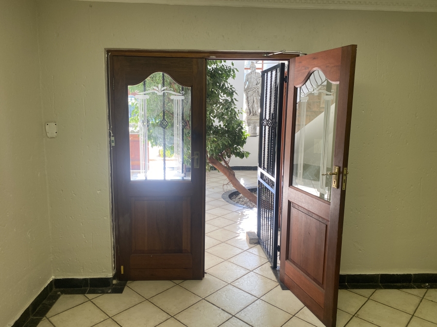 To Let Commercial Property for Rent in Bedfordview Gauteng