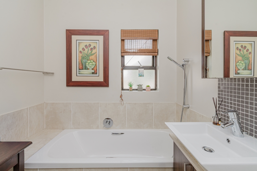 2 Bedroom Property for Sale in Lonehill Gauteng