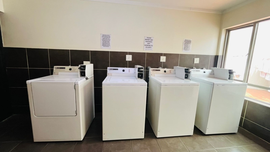 To Let 2 Bedroom Property for Rent in Bryanston Gauteng