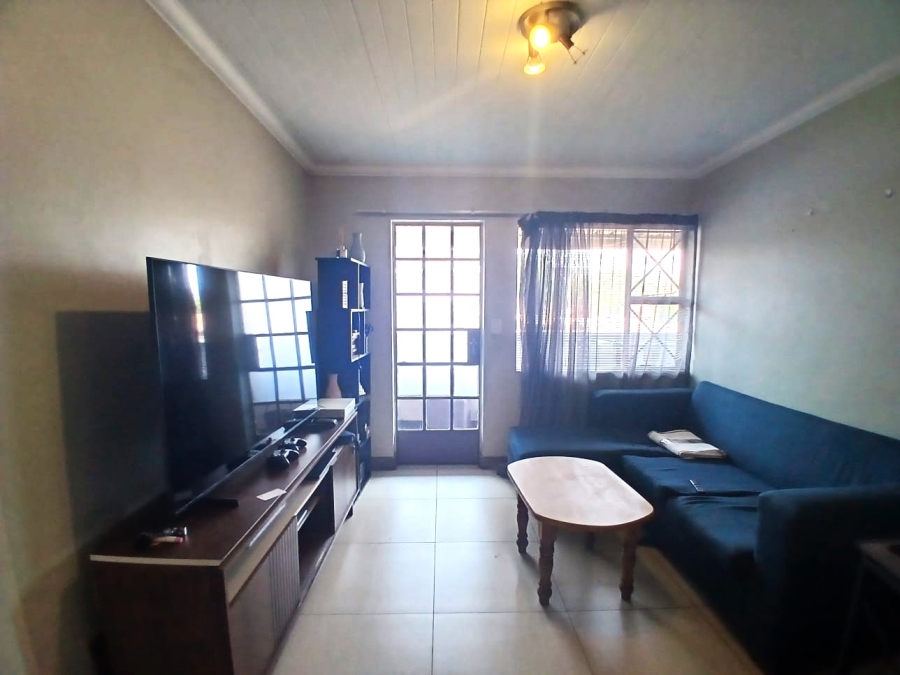 To Let 1 Bedroom Property for Rent in Waverley Gauteng
