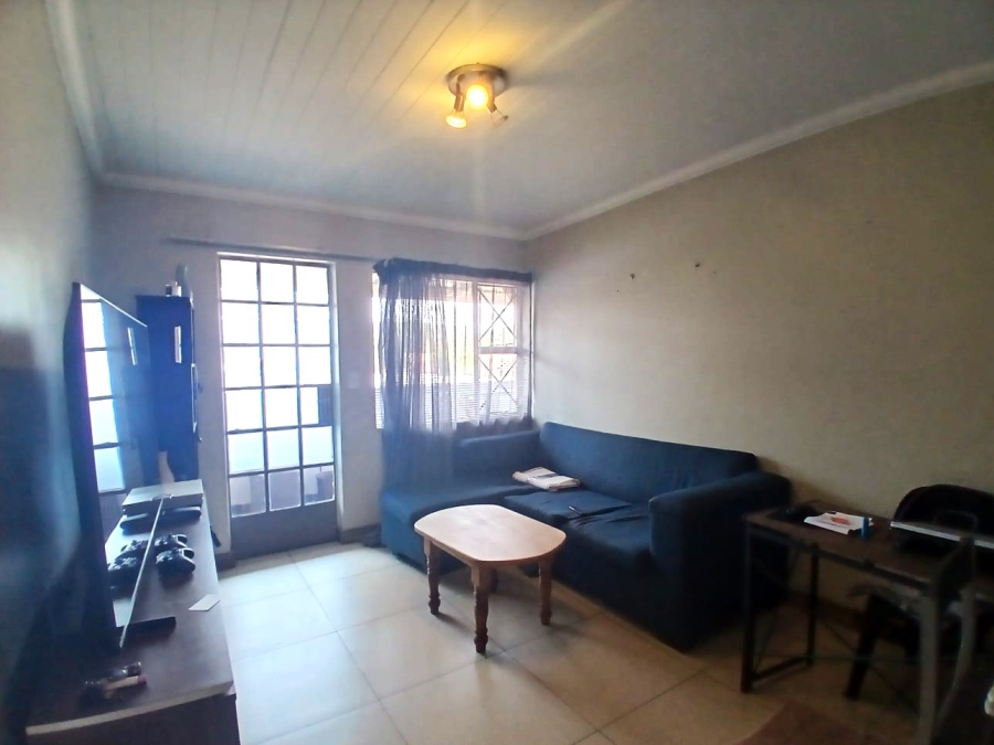 To Let 1 Bedroom Property for Rent in Waverley Gauteng