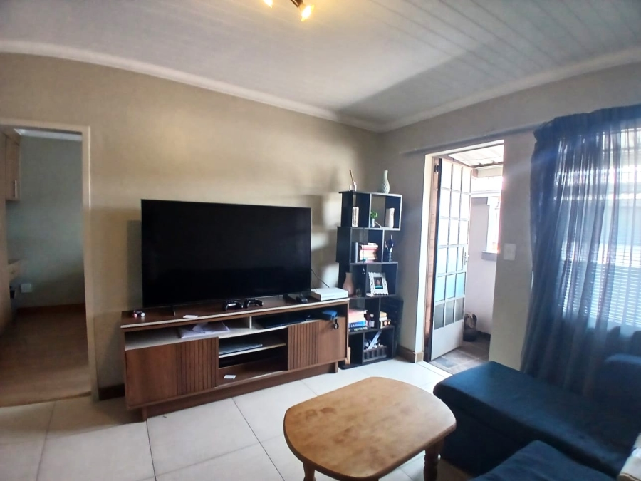 To Let 1 Bedroom Property for Rent in Waverley Gauteng