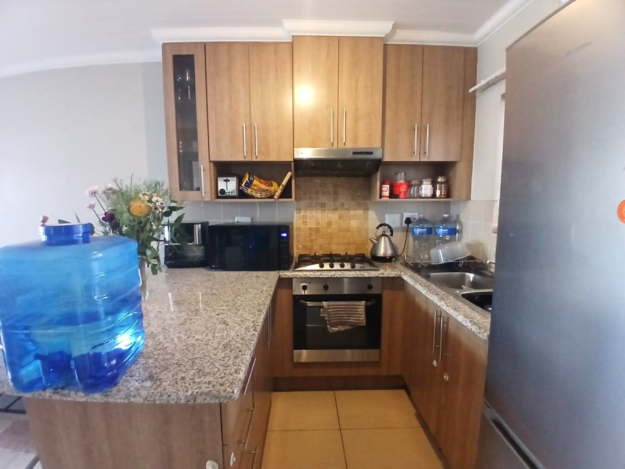 To Let 1 Bedroom Property for Rent in Waverley Gauteng