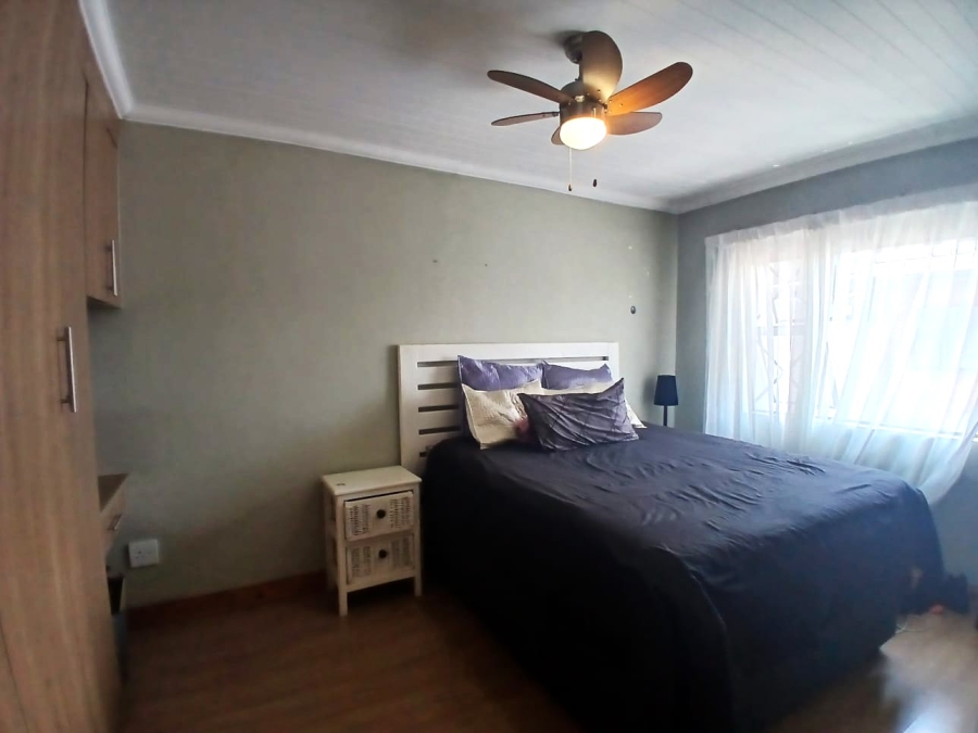 To Let 1 Bedroom Property for Rent in Waverley Gauteng