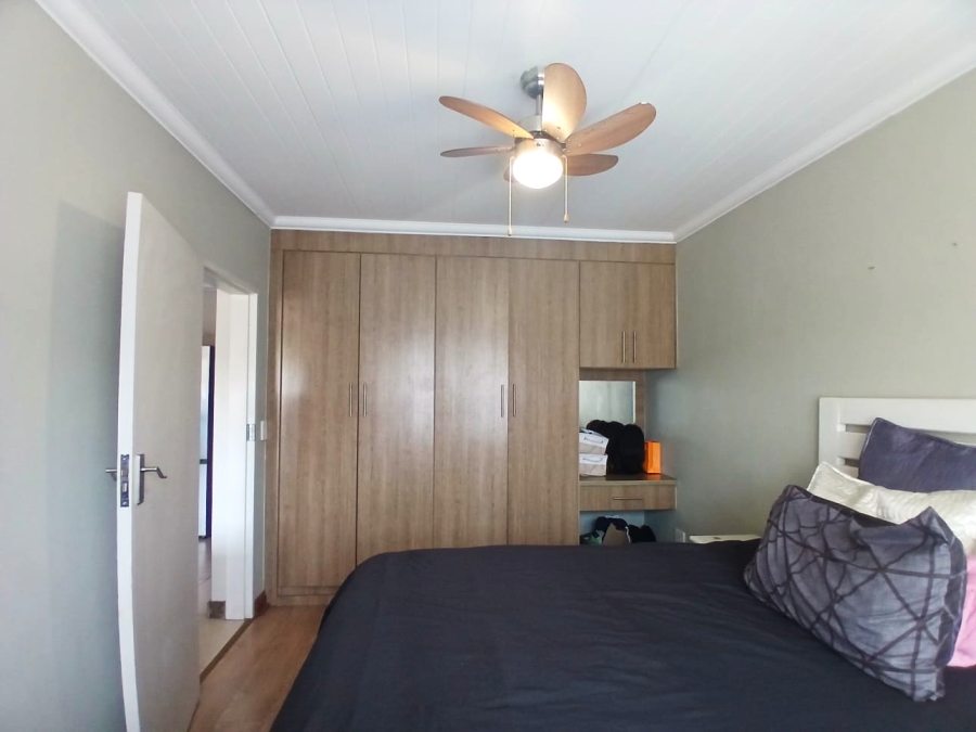 To Let 1 Bedroom Property for Rent in Waverley Gauteng