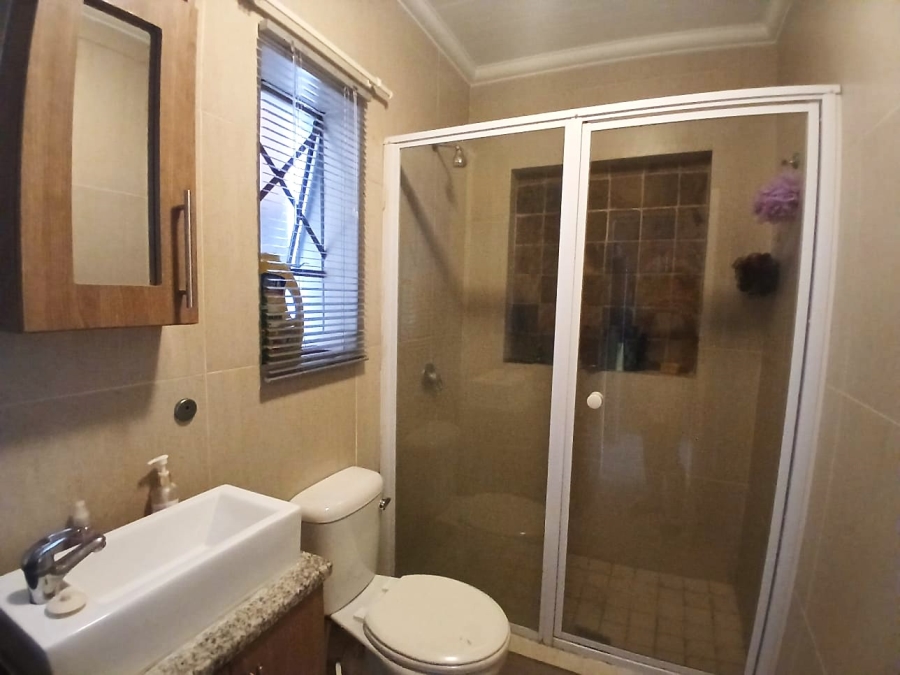 To Let 1 Bedroom Property for Rent in Waverley Gauteng
