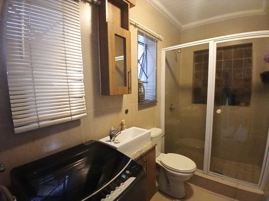 To Let 1 Bedroom Property for Rent in Waverley Gauteng