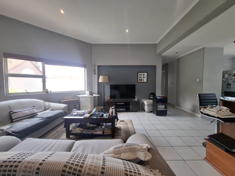 To Let 2 Bedroom Property for Rent in Bedford Gardens Gauteng