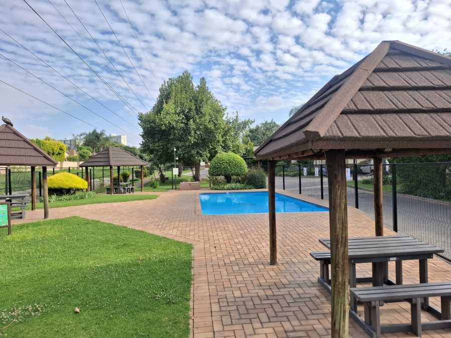 To Let 2 Bedroom Property for Rent in Bedford Gardens Gauteng