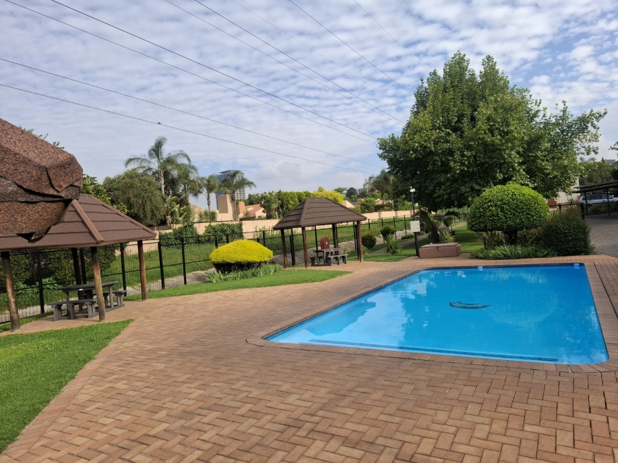 To Let 2 Bedroom Property for Rent in Bedford Gardens Gauteng