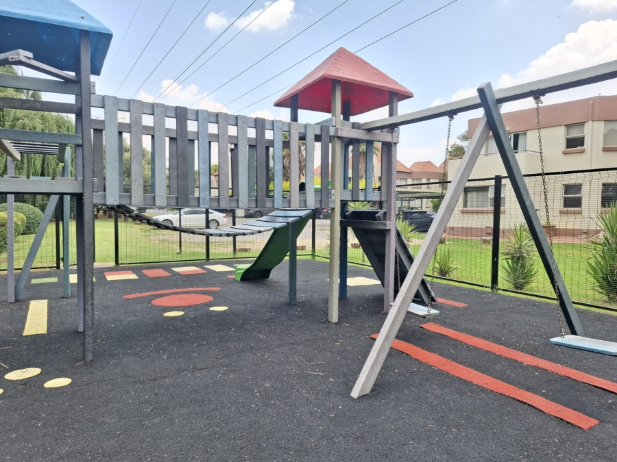 To Let 2 Bedroom Property for Rent in Bedford Gardens Gauteng