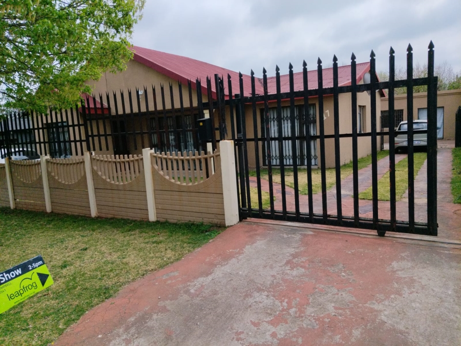 3 Bedroom Property for Sale in Klopperpark Gauteng