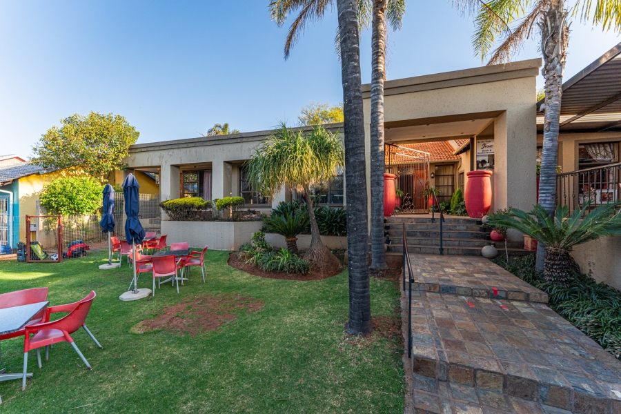 To Let 4 Bedroom Property for Rent in Helderkruin Gauteng