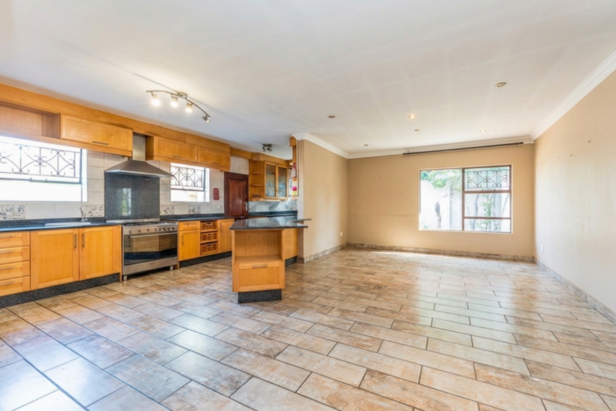 To Let 4 Bedroom Property for Rent in Helderkruin Gauteng