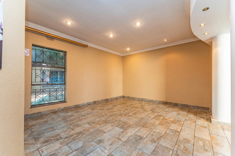 To Let 4 Bedroom Property for Rent in Helderkruin Gauteng