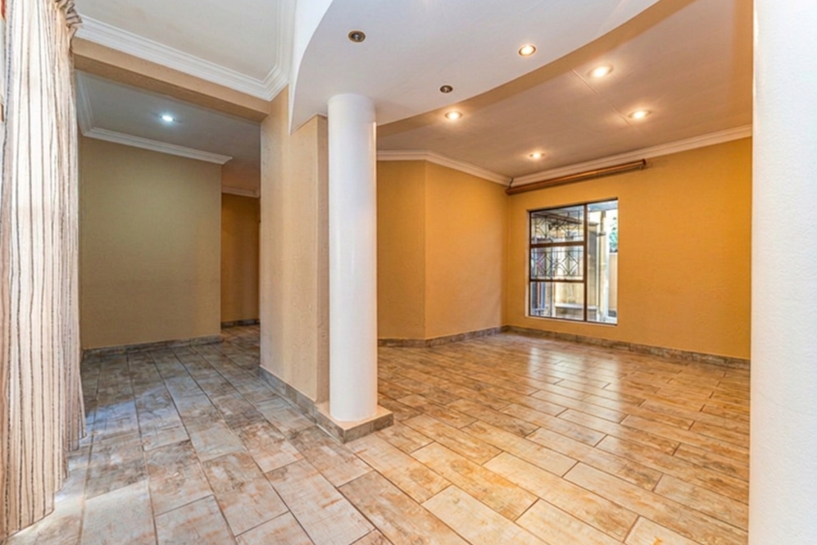 To Let 4 Bedroom Property for Rent in Helderkruin Gauteng