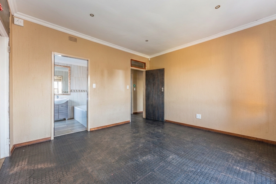 To Let 4 Bedroom Property for Rent in Helderkruin Gauteng