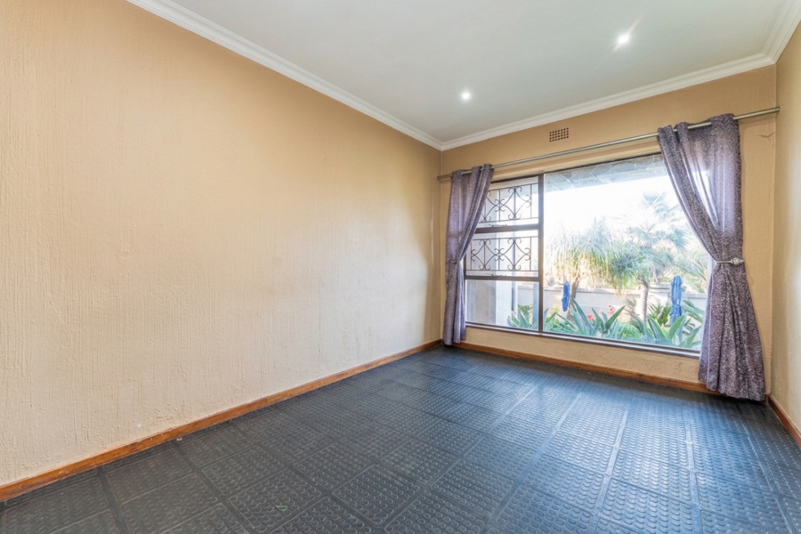 To Let 4 Bedroom Property for Rent in Helderkruin Gauteng