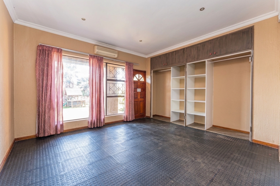 To Let 4 Bedroom Property for Rent in Helderkruin Gauteng