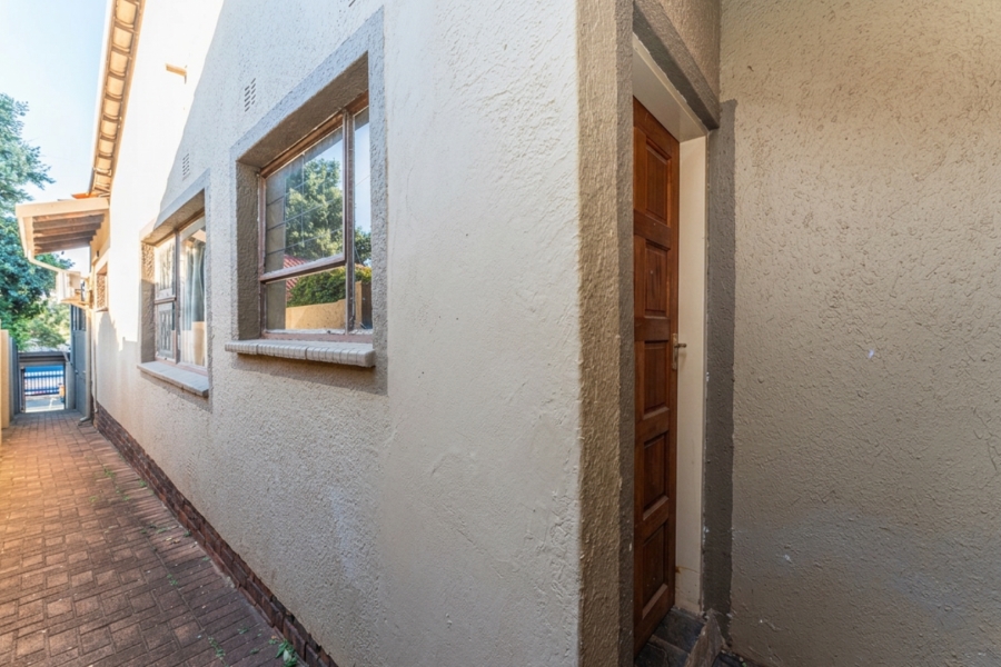 To Let 4 Bedroom Property for Rent in Helderkruin Gauteng