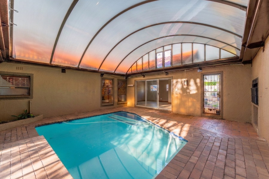 To Let 4 Bedroom Property for Rent in Helderkruin Gauteng