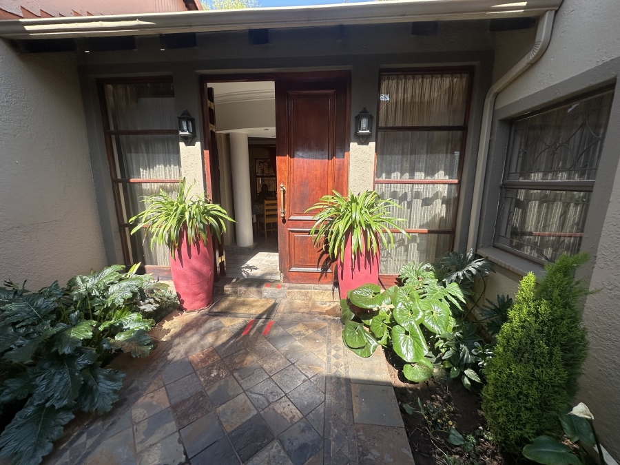 To Let 4 Bedroom Property for Rent in Helderkruin Gauteng