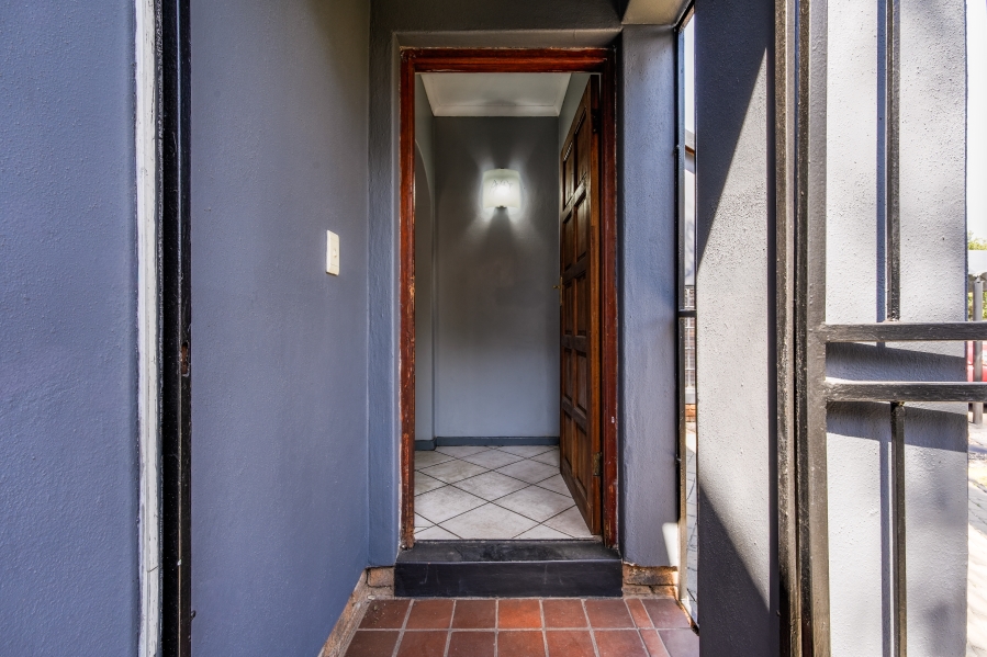 6 Bedroom Property for Sale in Garsfontein Gauteng