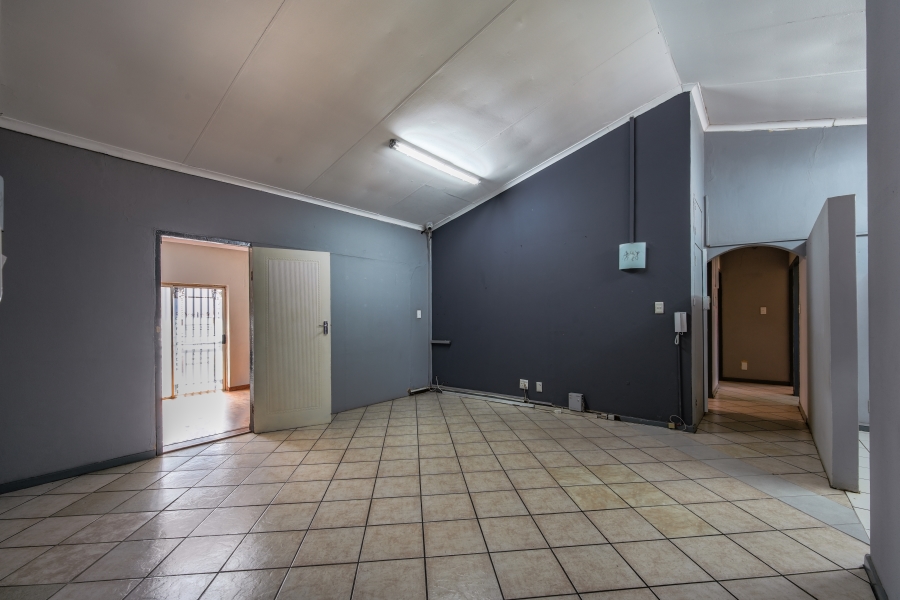 6 Bedroom Property for Sale in Garsfontein Gauteng