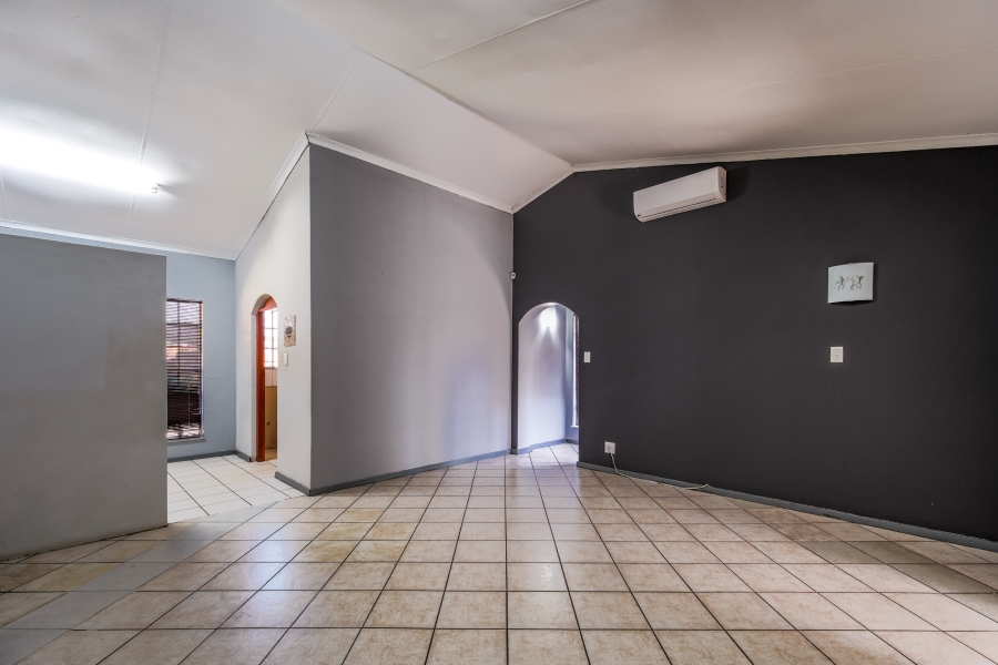 6 Bedroom Property for Sale in Garsfontein Gauteng